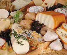 В Україні у лютому скоротилось виробництво сиру