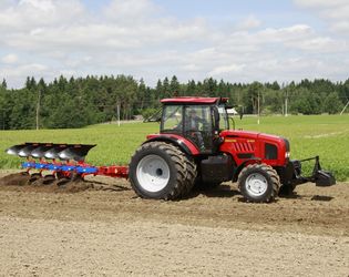 АІС з наступного року розпочне продаж білоруських тракторів