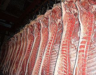 Світові ціни на свинину падають третій місяць поспіль