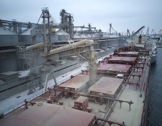 «Трансбалктермінал» уперше завантажив зерном великогабаритне судно over-Panamax