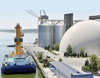 Самохідний кран «НІБУЛОНу» перевантажив 7 млн тонн сільгосппродукції