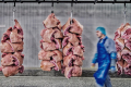 У Німеччині виробники м'яса переходять до прямого найму працівників