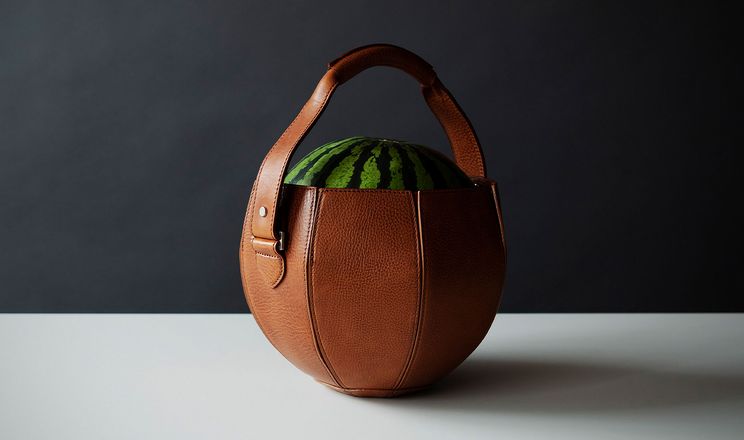 Спеціально для кавуна японський дизайнер створив стильну сумку