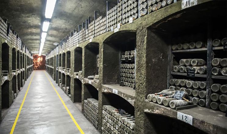 Влада Криму запевняє, що власник «Масандри» не зможе продати старовинну колекцію вина