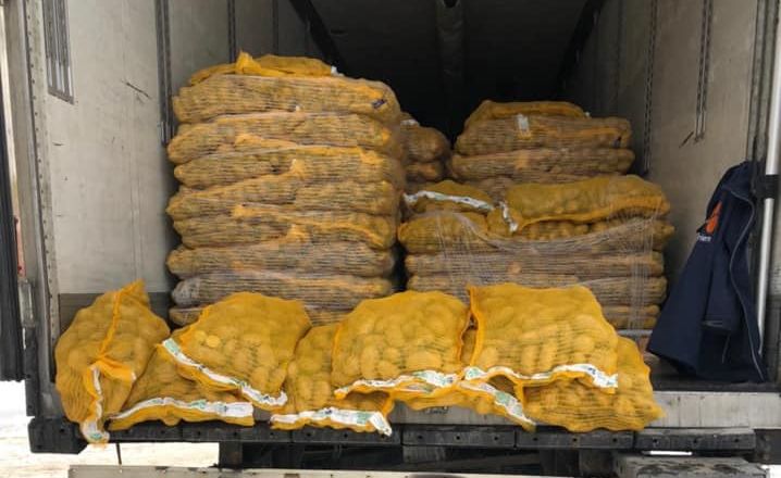 На західному кордоні затримали вантажівку з імпортною картоплею