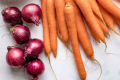 Високі ціни на торішні цибулю, моркву і буряки триматимуться, – експерти