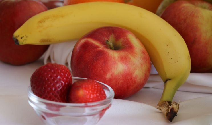Ціни на яблука залежать і від ціни на банани, а на початку літа – від цін на ягоди