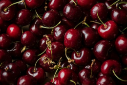 Рекордні ціни на вишню та перебої з електроенергією скоротили заморожування ягід