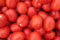 З’явилися дешеві томати-сливки