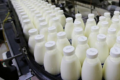 У листопаді середня споживча ціна  молока сягнула 33,86 грн/кг