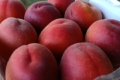 Червоні абрикоси продаються на третину дорожче звичайних