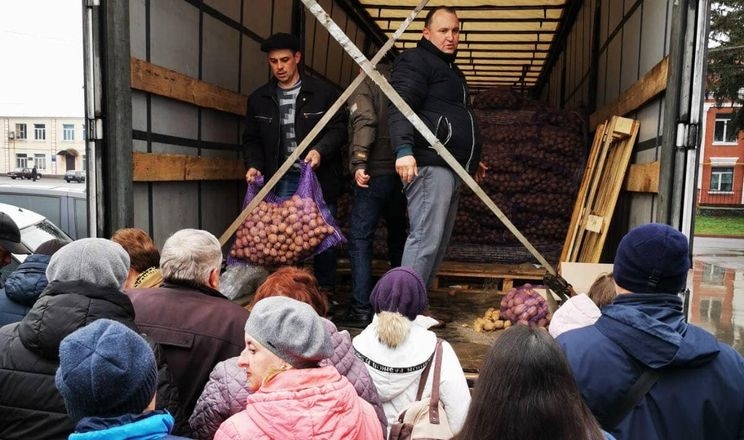 На Вінничині роздали сортову насіннєву картоплю