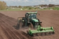 Фермери на Рівненщині висаджують картоплю з сантиметровою точністю
