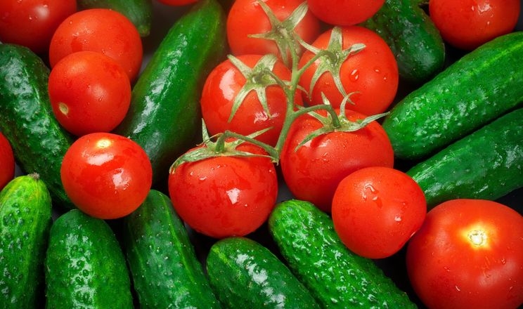 Ціни на томати обвалилися, а на огірки – зросли