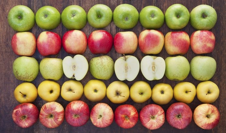 Більшість популярних сортів яблук дешевшають