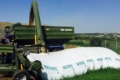 Аграріям пропонують пакувальні машини для зберігання зерна в рулонах