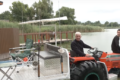 Господар на Черкащині змайстрував трактор, що може пливти річкою