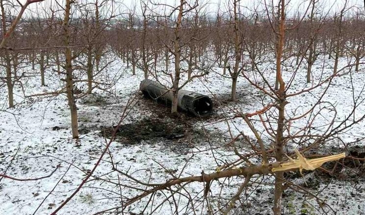 У фруктовому саду в Молдові виявили уламки ракети