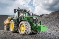 Українські аграрії отримають трактори John Deere 6R від США
