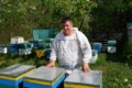 Бджоляр з Харківщини виготовляє крем-мед