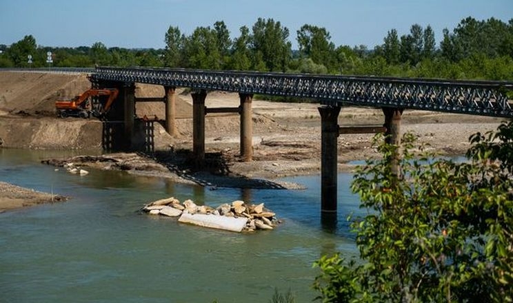 Відкрито рух одним із найдовших тимчасових мостів до кордонів з Румунією