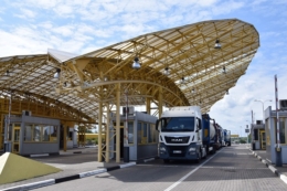 Обсяги перевезень вантажівками на польському кордоні збільшилися втричі