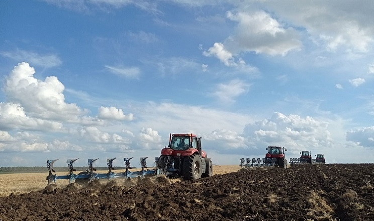 На поливних землях глибоку оранку слід проводити вдвічі частіше, ніж на неполивних