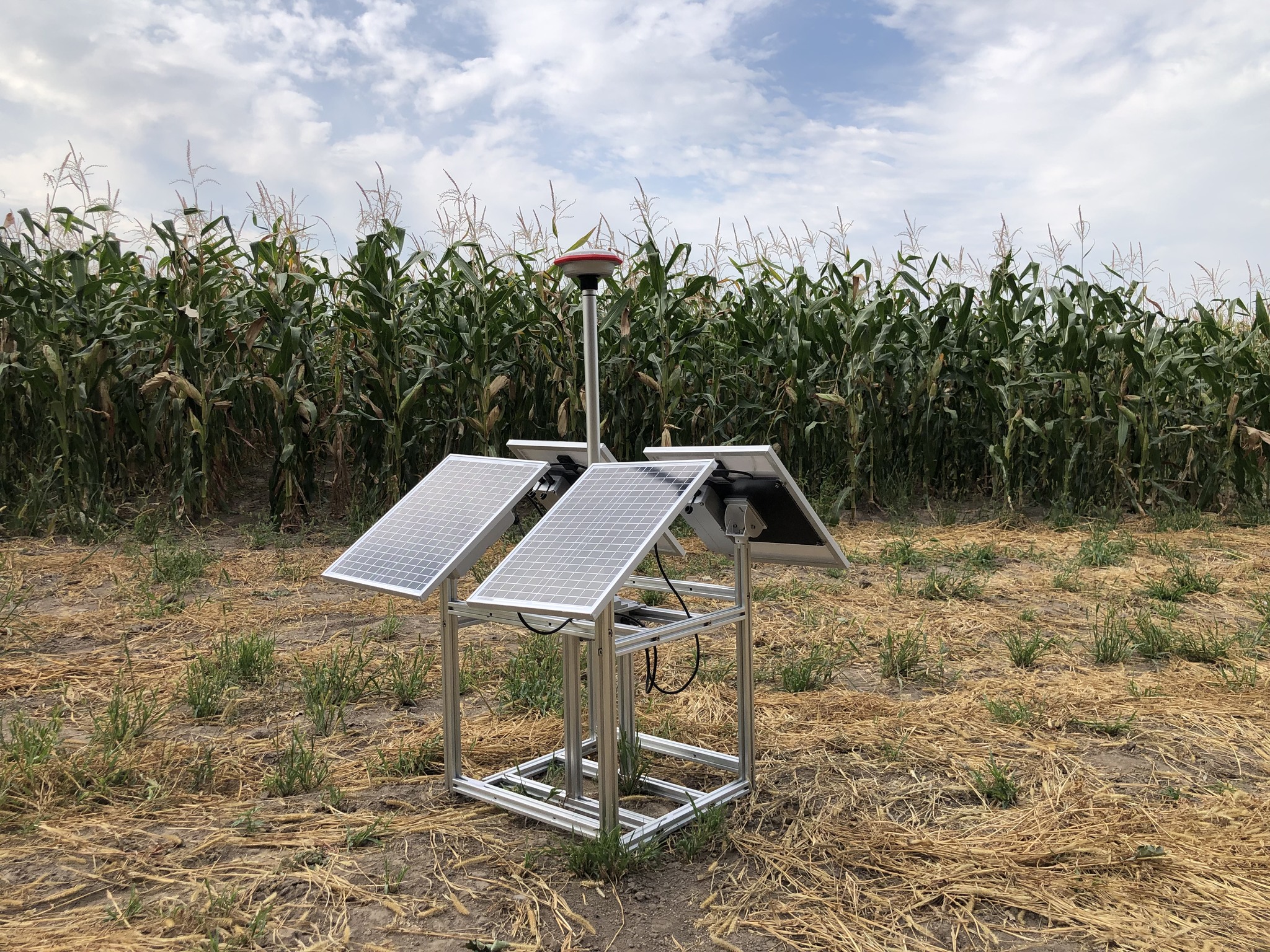 XAG GNSS RTK Fix надає сантиметрову точність позиціонування пристроїв ...
