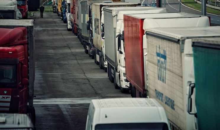 На кордонах зі Словаччиною та Угорщиною збільшились черги з автівок