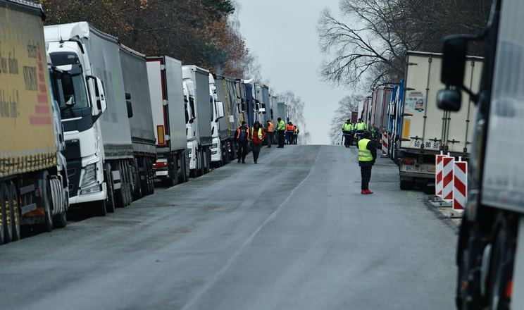 Польські перевізники та фермери поновлюють блокаду пункту пропуску Ягодин – Дорогуськ