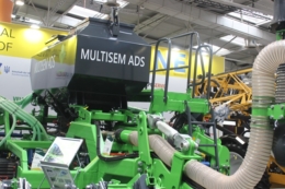 Український виробник презентував на Agritechnica-2023 універсальну сівалку прямого висіву
