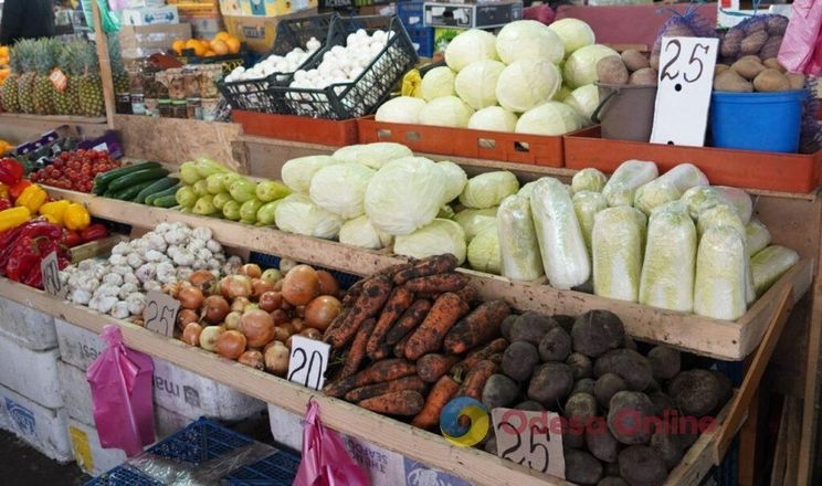 На Одеському «Привозі» вражають ціни на «борщові» овочі 