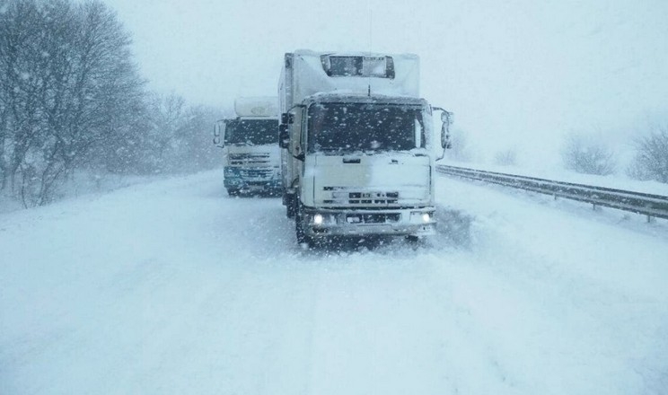 На Миколаївщині через погодні умови обмежили рух вантажівок