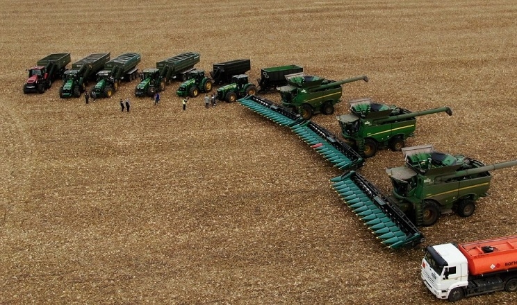 Український агрохолдинг оснастив датчиками, моніторами та метеостанціями власну техніку