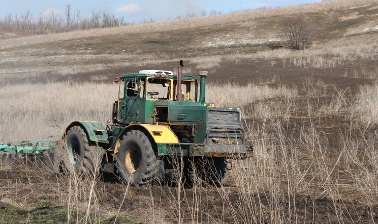 Донецькі фермери створили трактор з дистанційним керуванням 