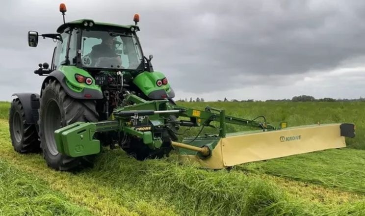 Krone представила навісну косарку EasyCut R 450 з противагами 