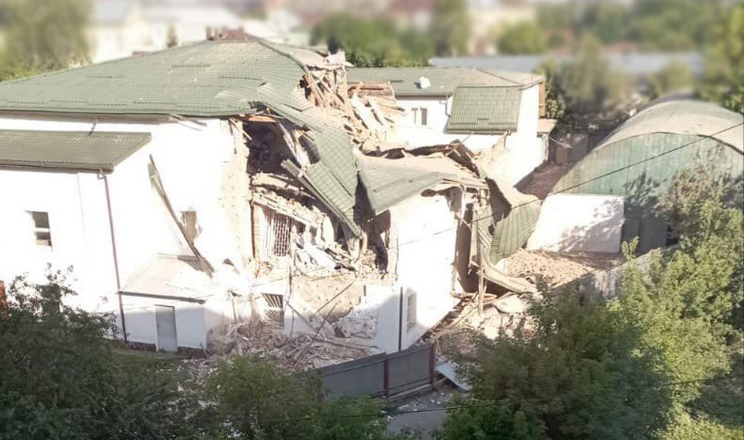 У Львові уламки дронів зруйнували НДКІ ветпрепаратів і кормових добавок