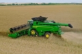 John Deere презентував зернові комбайни серії T