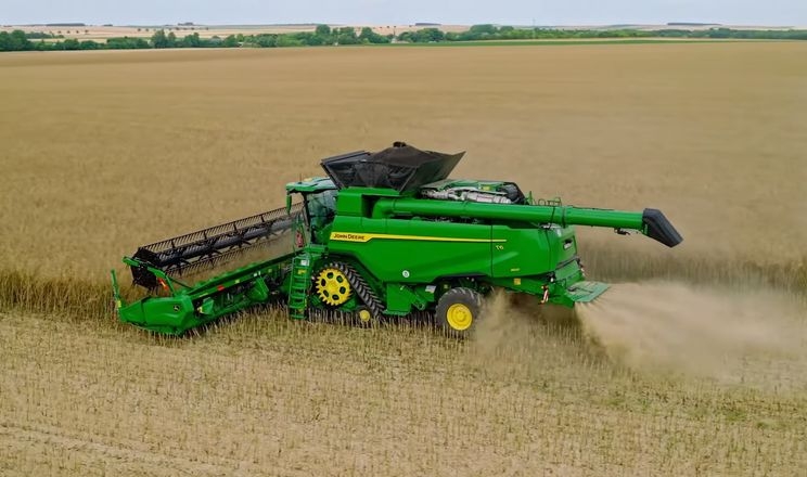 John Deere презентував зернові комбайни серії T