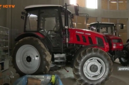 Підприємство у Дніпрі відновило випуск тракторів після обстрілів