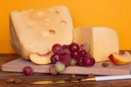 Частина імпортованого сиру, що потрапляє на український ринок, є контрафактом