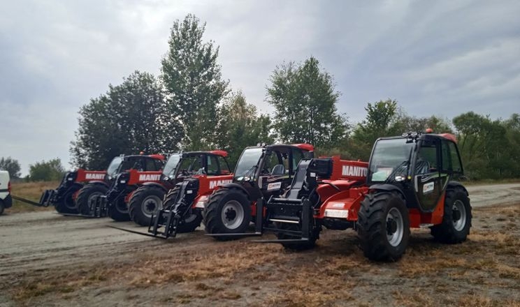 Господарство з Житомирщини придбало 6 навантажувачів Manitou