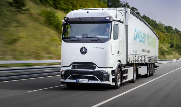 Daimler Truck розпочав серійне виробництво електровантажівки