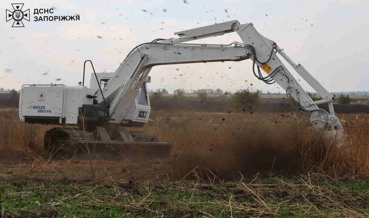 Японія передала машину розмінування на Запоріжжя