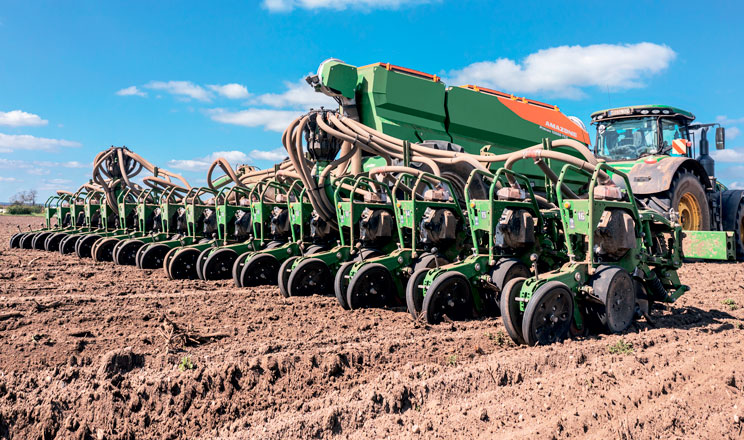 2024 року AMAZONE продемонструвала на полях України переваги нової 24-рядної просапної сівалки PRECEA-TCC