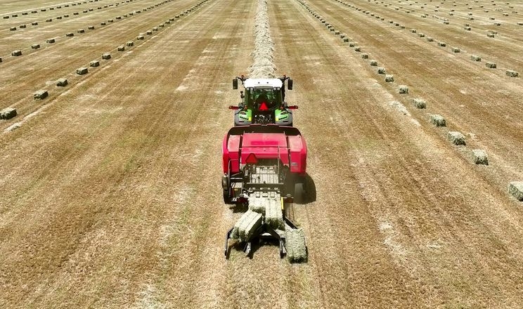 Massey Ferguson представляє двоканальний прес-підбирач