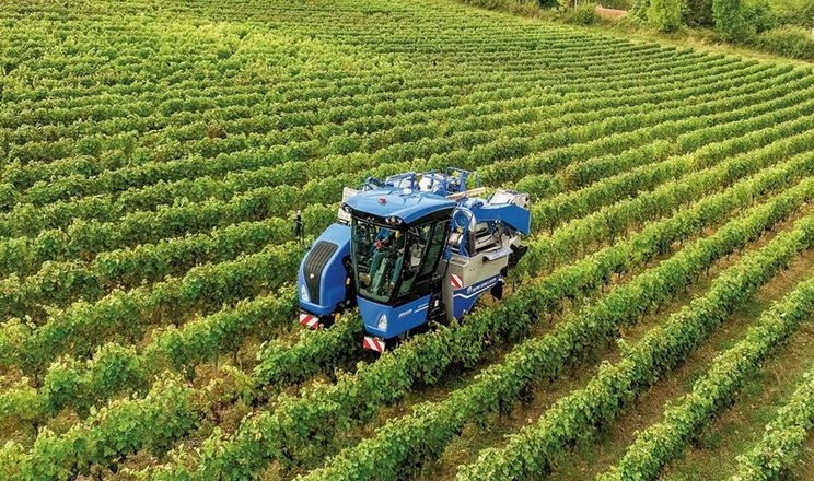 New Holland дав дворічну гарантію на виноградні комбайни та трактори Braud