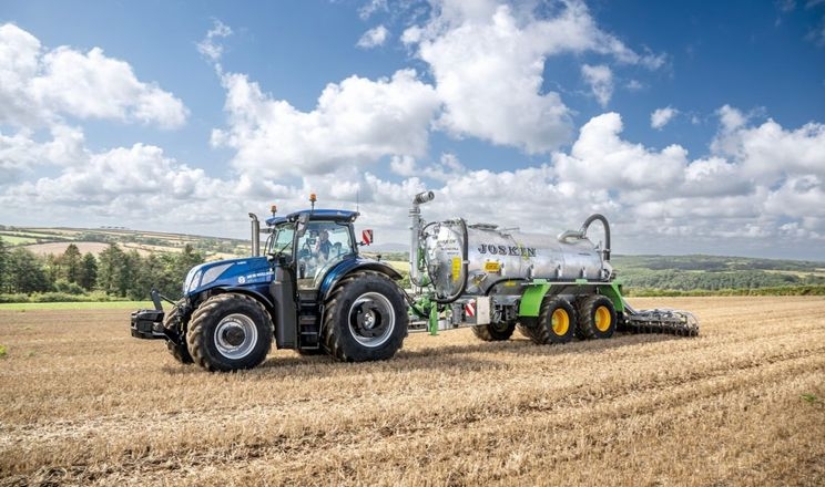 New Holland готує другий трактор на метані