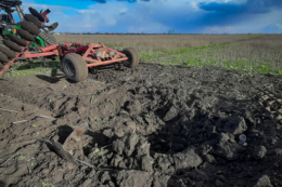 На Миколаївщині трактор підірвався на полі