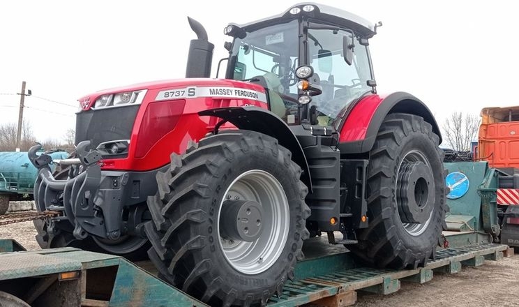 «Контінентал Фармерз Груп» поповнив парк 12 тракторами Massey Ferguson